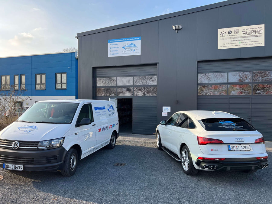 ISN Standort Bargteheide mit ISN-Lieferwagen